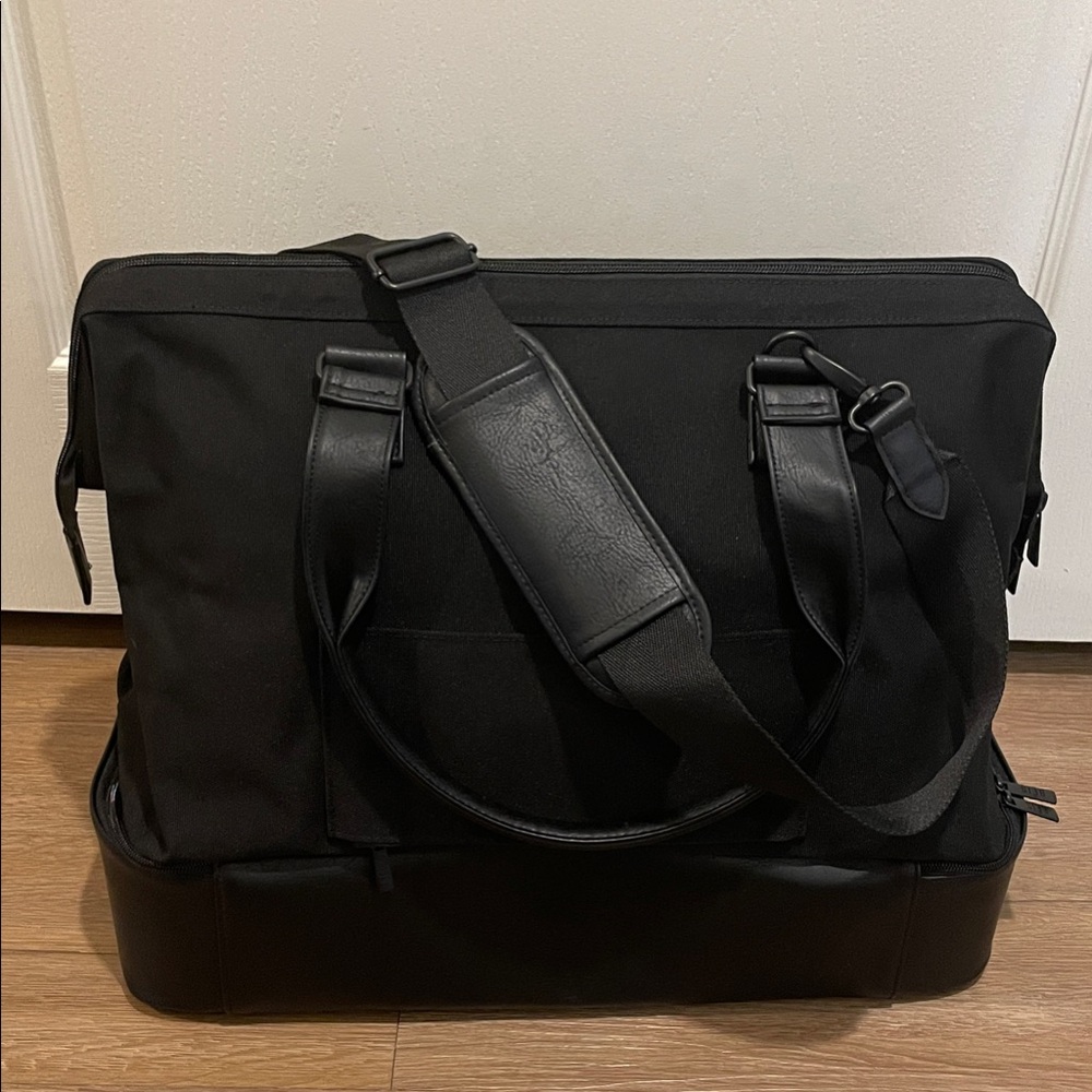 BEIS The Weekender (regular size)
in Black